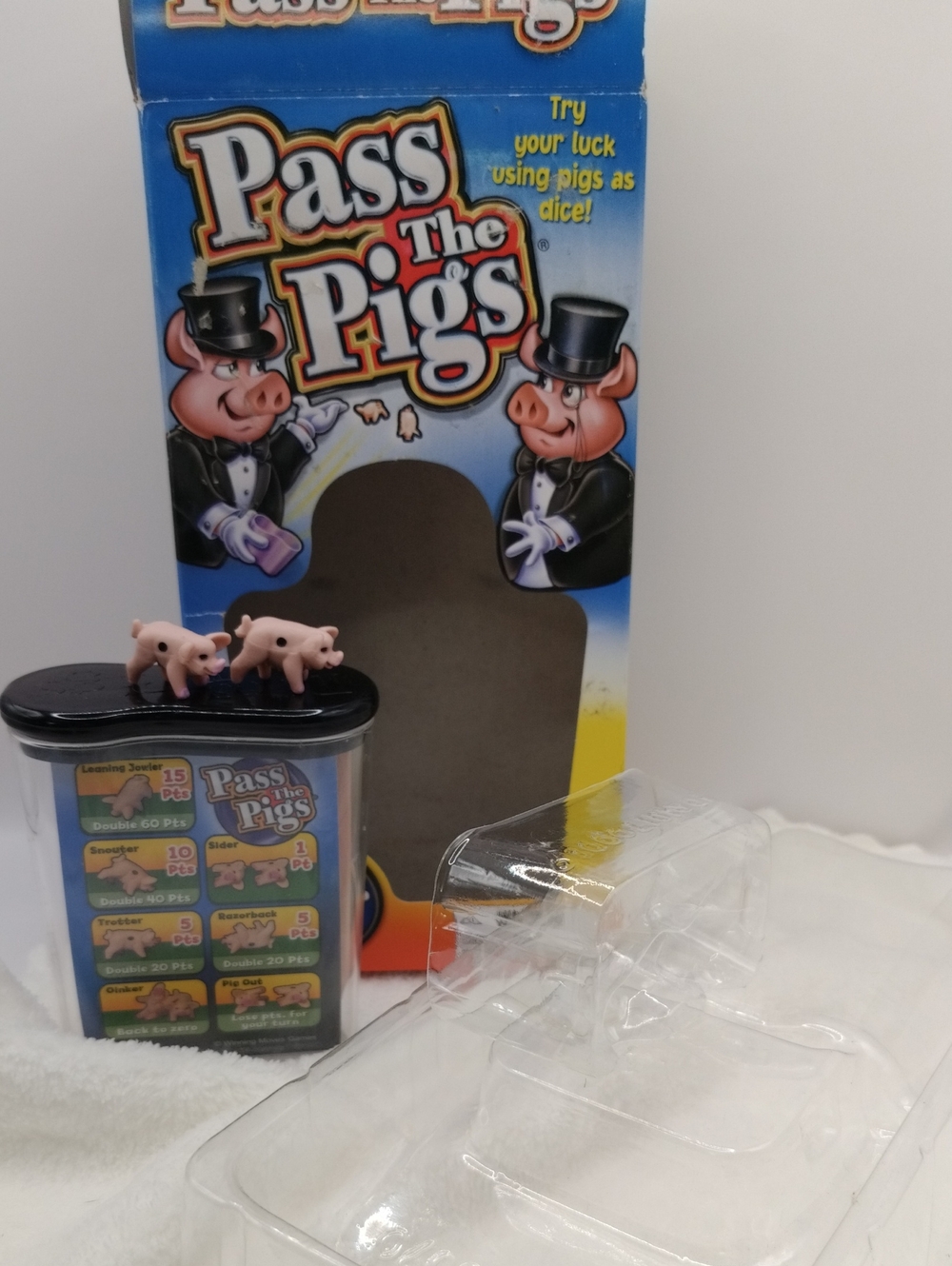 Pass The Pigs Travel Game With Pig Sty Dice Cup Complete *Open Box* - Picture 7 of 16